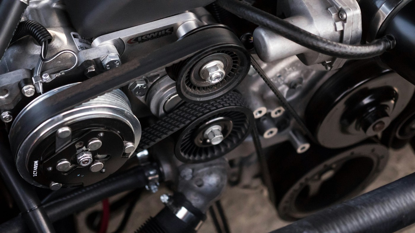 Detailaufnahme eines geöffneten Motors aus der Werkstattgalerie